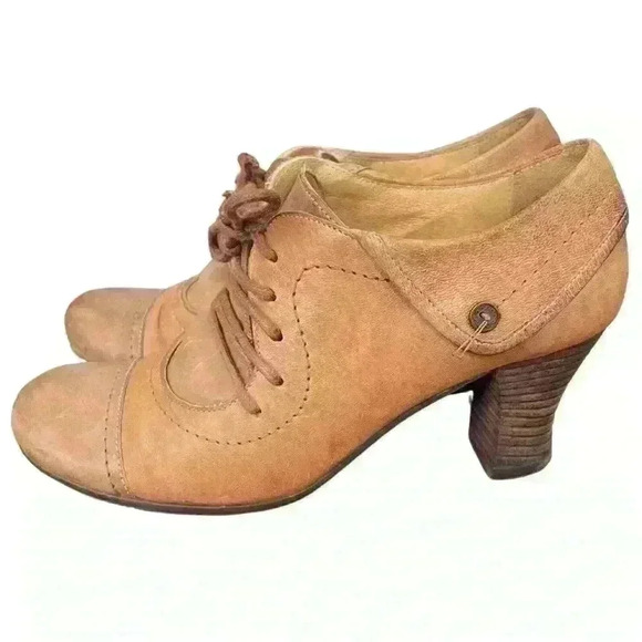 Gold Button Brown Leather Victorian Heels  Pumps - Picture 5 of 14